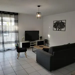 Spacieux Et Joli De 2 à 4 Personnes • Parking • Wifi Appartement